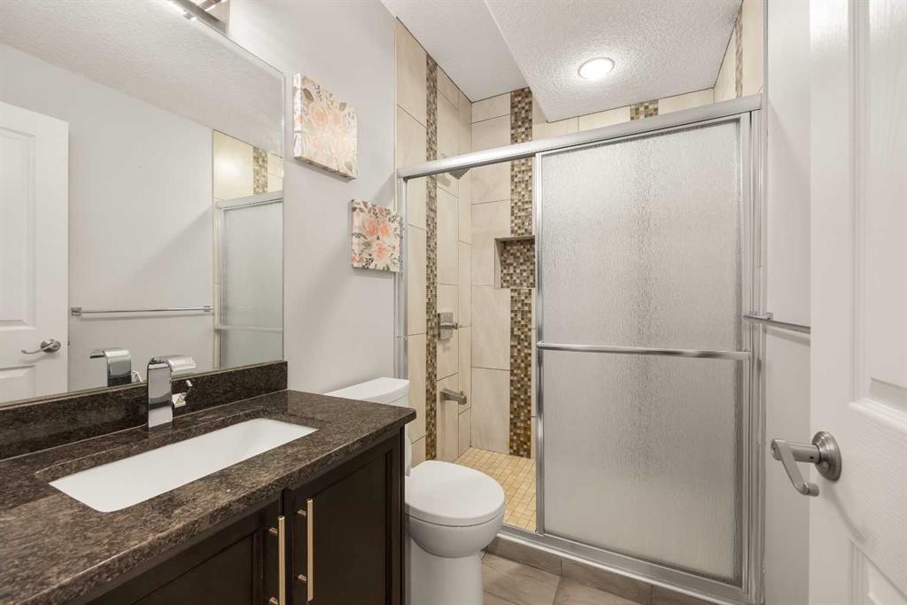 183 Aspen Acres Manor Sw, Calgary, AB - Indoor Photo Showing Bathroom