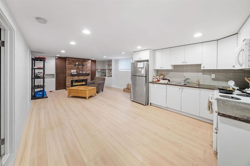703 Millar Road Ne, Calgary, AB - Indoor Photo Showing Kitchen With Double Sink