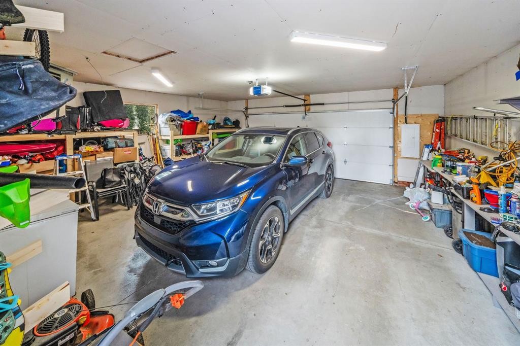 703 Millar Road Ne, Calgary, AB - Indoor Photo Showing Garage