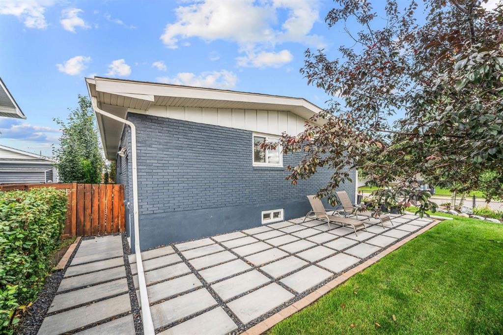 703 Millar Road Ne, Calgary, AB - Outdoor