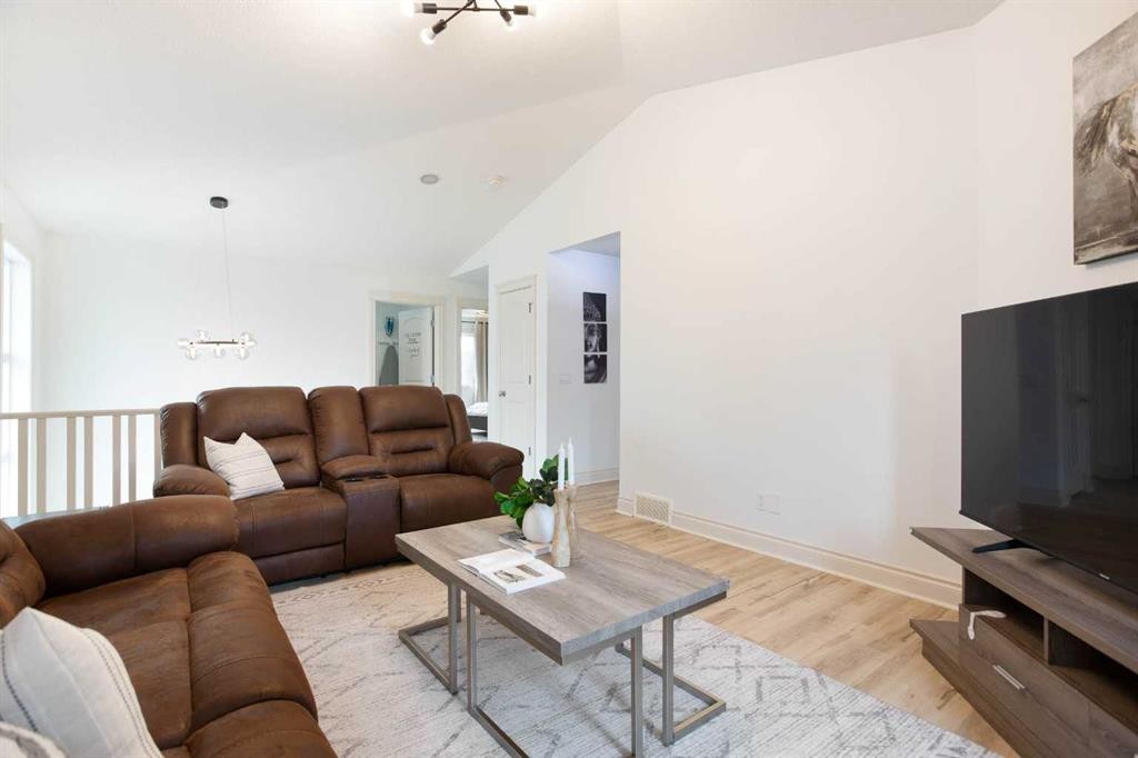 1153 Kingston Crescent Se, Airdrie, AB - Indoor Photo Showing Living Room