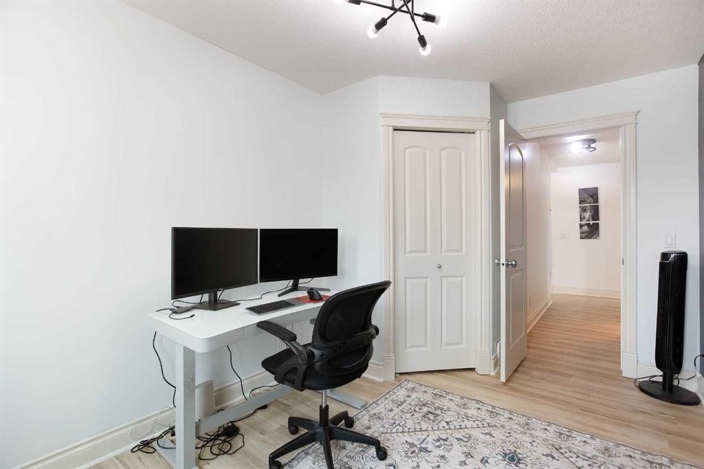 1153 Kingston Crescent Se, Airdrie, AB - Indoor Photo Showing Office