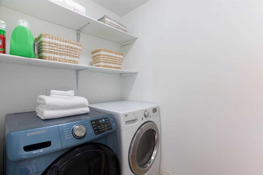 1153 Kingston Crescent Se, Airdrie, AB - Indoor Photo Showing Laundry Room