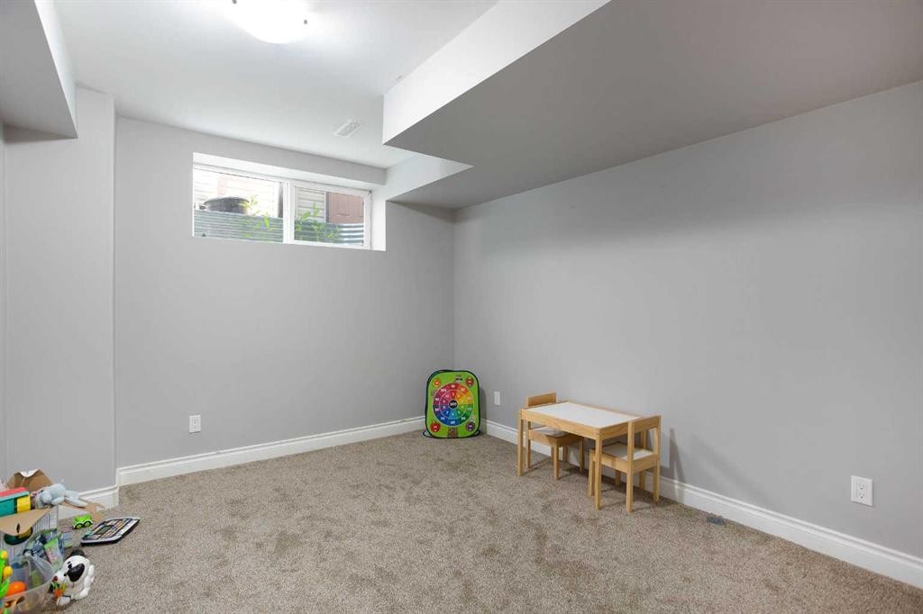 1153 Kingston Crescent Se, Airdrie, AB - Indoor Photo Showing Other Room