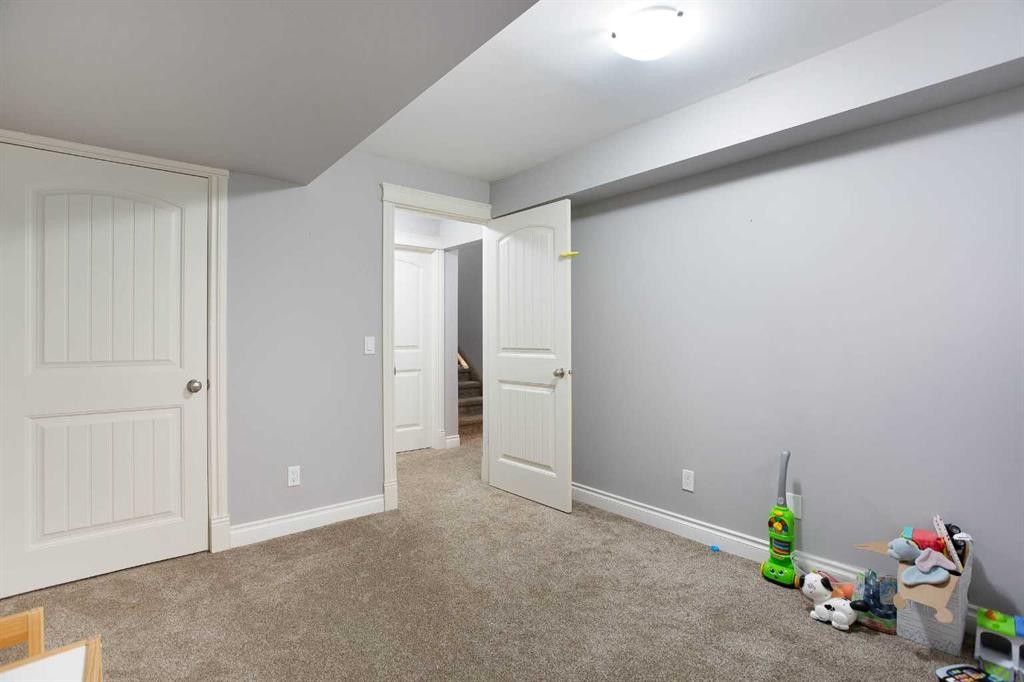 1153 Kingston Crescent Se, Airdrie, AB - Indoor Photo Showing Other Room