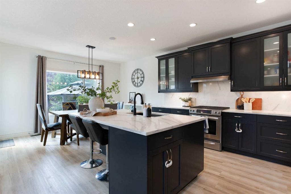 1153 Kingston Crescent Se, Airdrie, AB - Indoor Photo Showing Kitchen With Upgraded Kitchen