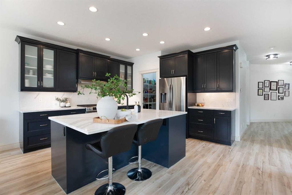 1153 Kingston Crescent Se, Airdrie, AB - Indoor Photo Showing Kitchen With Stainless Steel Kitchen With Upgraded Kitchen