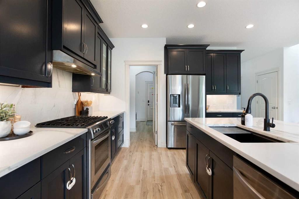 1153 Kingston Crescent Se, Airdrie, AB - Indoor Photo Showing Kitchen With Stainless Steel Kitchen With Upgraded Kitchen