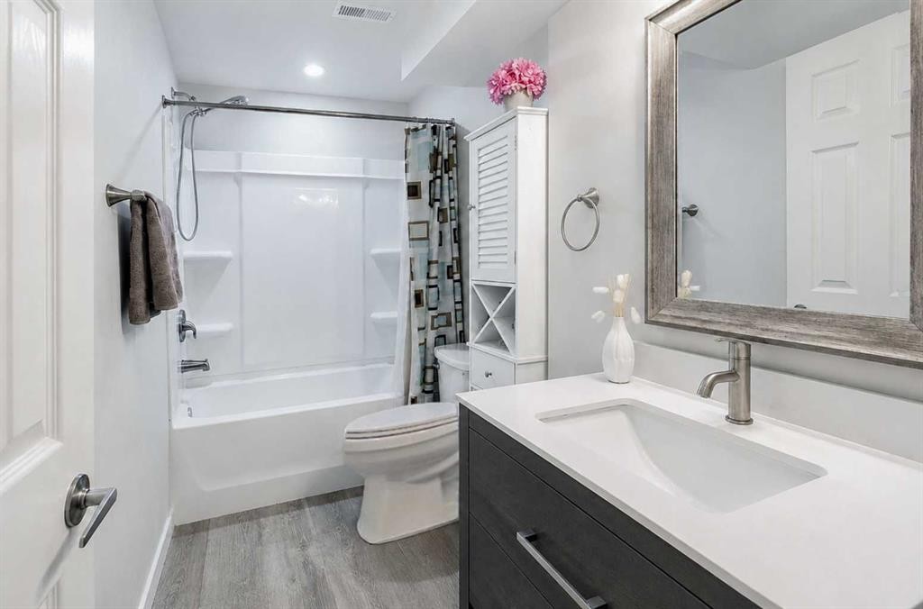 32 Beddington Rise Ne, Calgary, AB - Indoor Photo Showing Bathroom