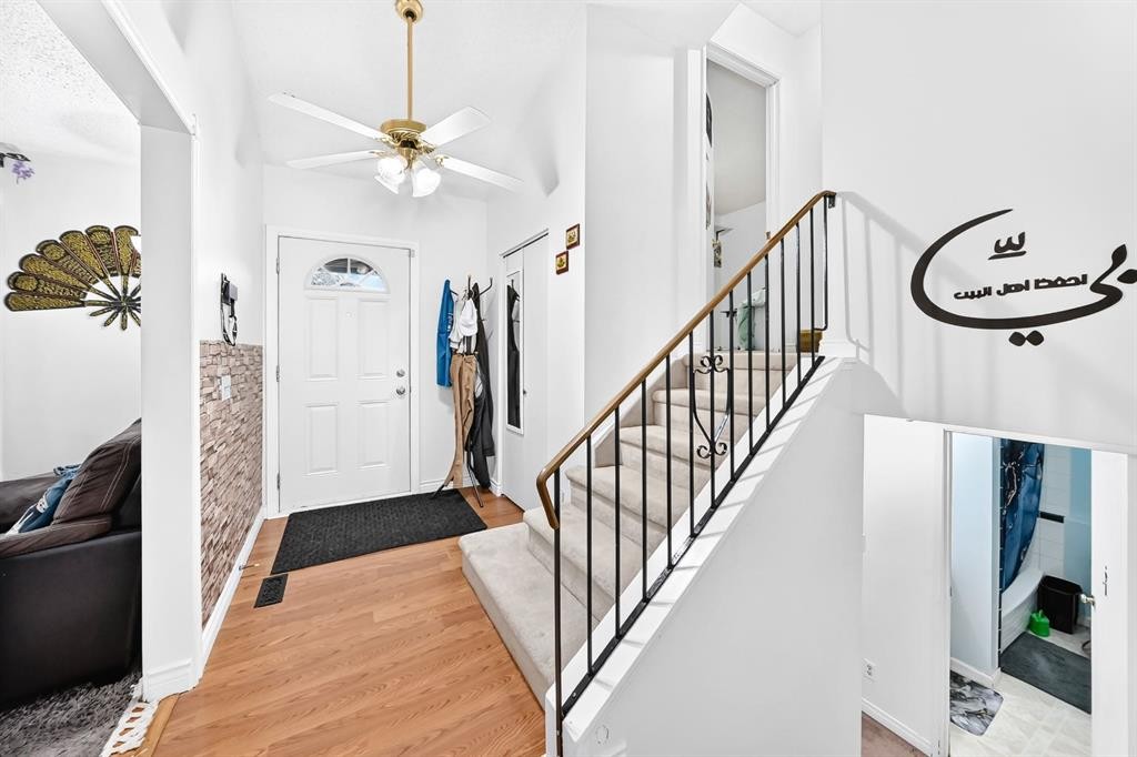 983 Rundlecairn Way Ne, Calgary, AB - Indoor Photo Showing Other Room
