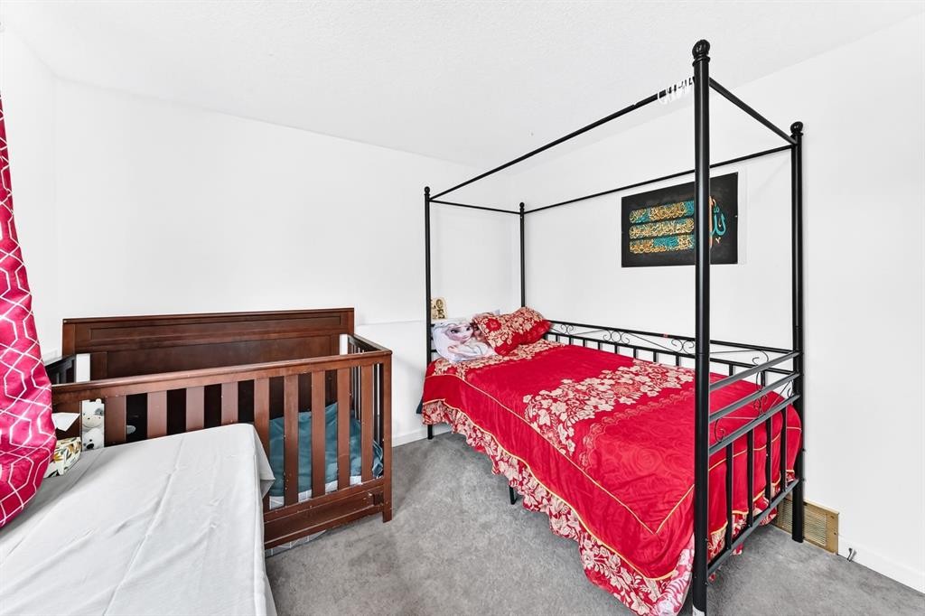 983 Rundlecairn Way Ne, Calgary, AB - Indoor Photo Showing Bedroom