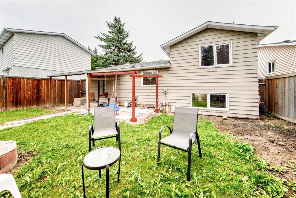 983 Rundlecairn Way Ne, Calgary, AB - Outdoor With Exterior