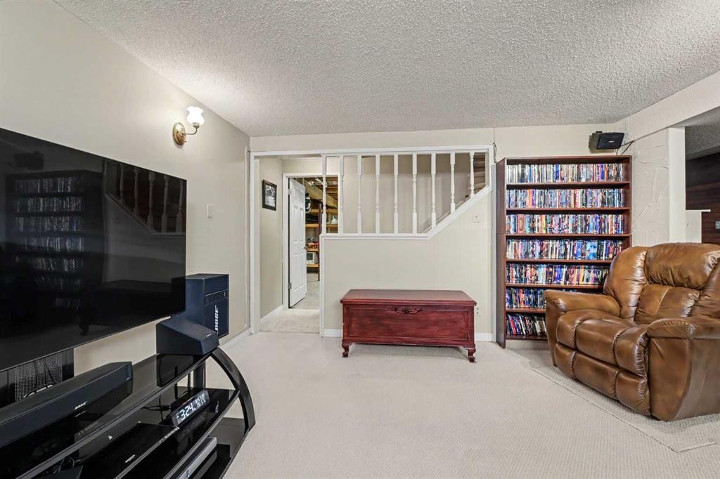 231 Cedarille Green Sw, Calgary, AB
