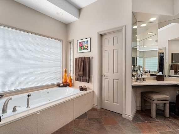 39 Baycrest Court Sw, Calgary, AB