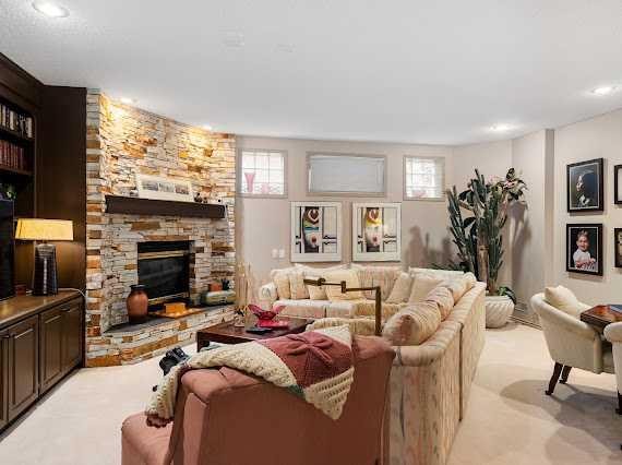 39 Baycrest Court Sw, Calgary, AB