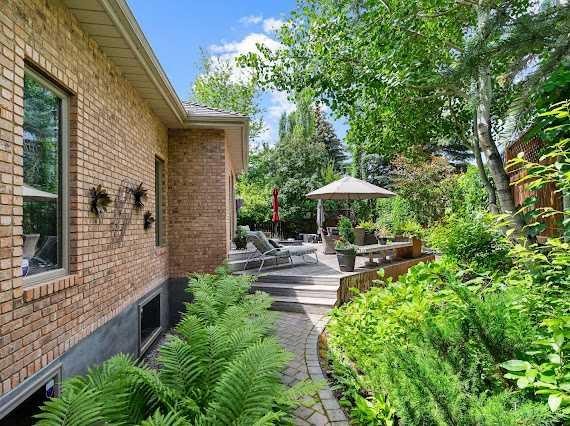 39 Baycrest Court Sw, Calgary, AB