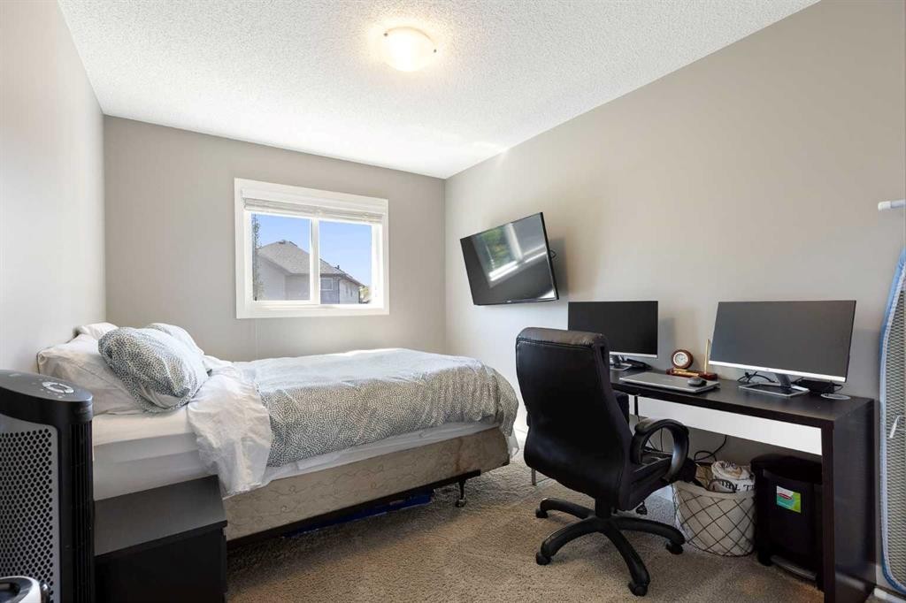 69 Chaparral Valley Crescent Se, Calgary, AB - Indoor Photo Showing Bedroom