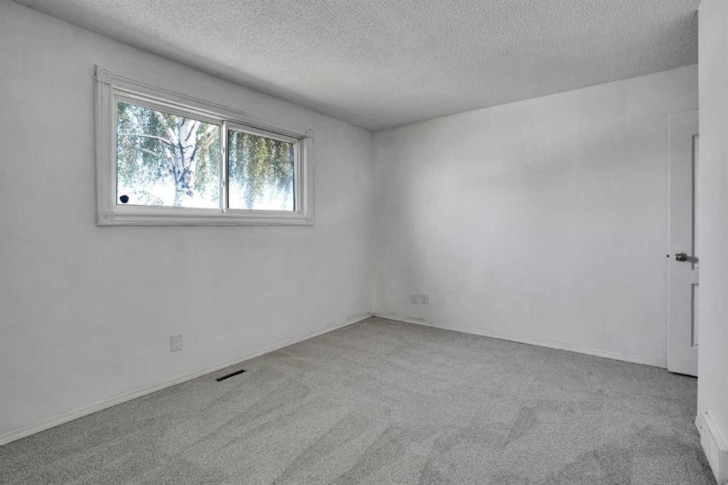 888 Rundlecairn Way Ne, Calgary, AB - Indoor Photo Showing Other Room