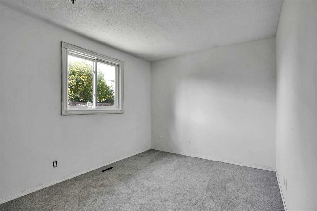 888 Rundlecairn Way Ne, Calgary, AB - Indoor Photo Showing Other Room