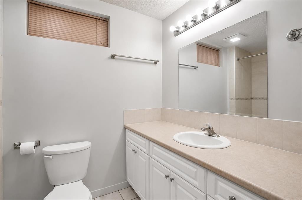 888 Rundlecairn Way Ne, Calgary, AB - Indoor Photo Showing Bathroom