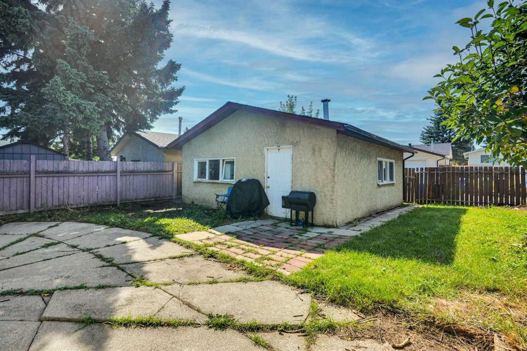 888 Rundlecairn Way Ne, Calgary, AB - Outdoor