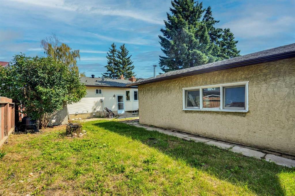 888 Rundlecairn Way Ne, Calgary, AB - Outdoor