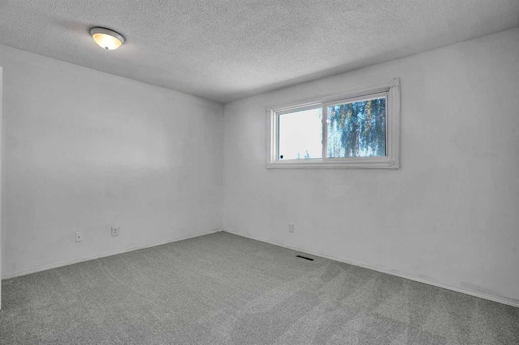 888 Rundlecairn Way Ne, Calgary, AB - Indoor Photo Showing Other Room