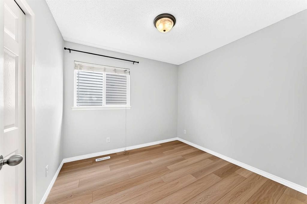 352 Copperfield Gardens Se, Calgary, AB - Indoor Photo Showing Other Room