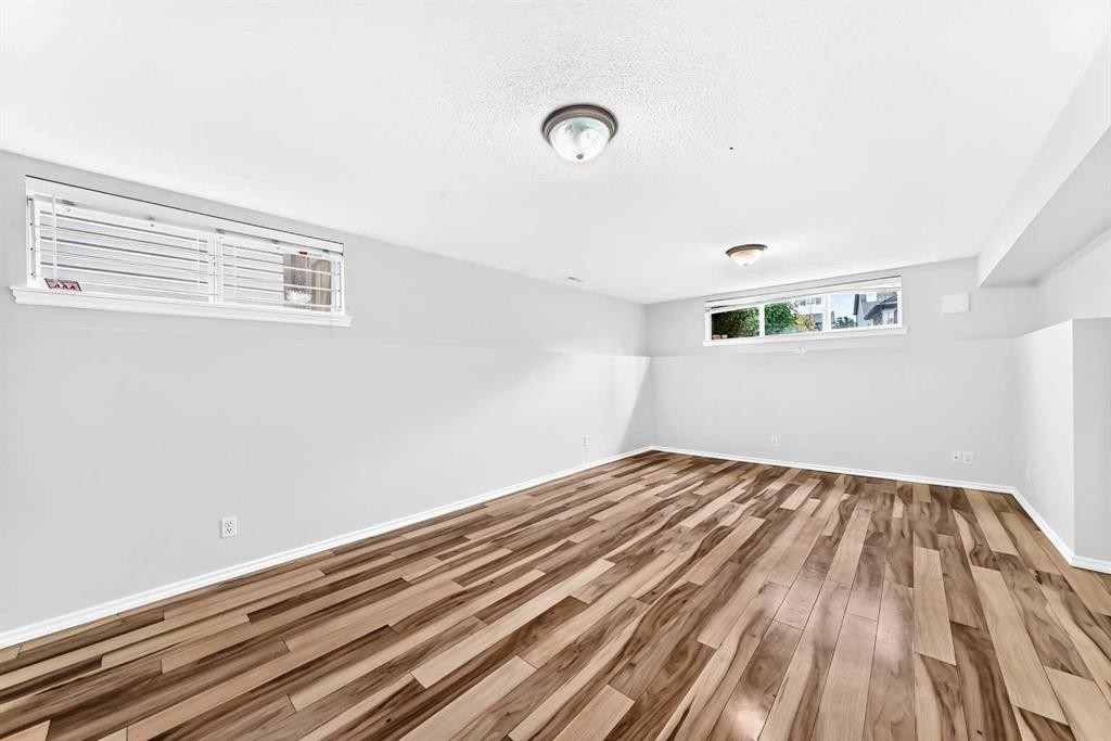 352 Copperfield Gardens Se, Calgary, AB - Indoor Photo Showing Other Room