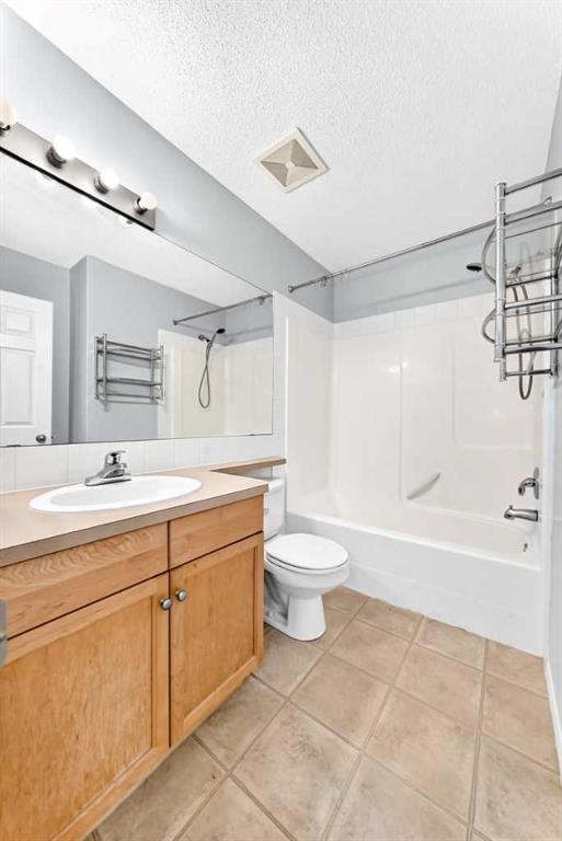 352 Copperfield Gardens Se, Calgary, AB - Indoor Photo Showing Bathroom
