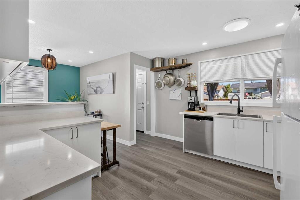 24 Penworth Crescent Se, Calgary, AB - Indoor Photo Showing Kitchen With Double Sink