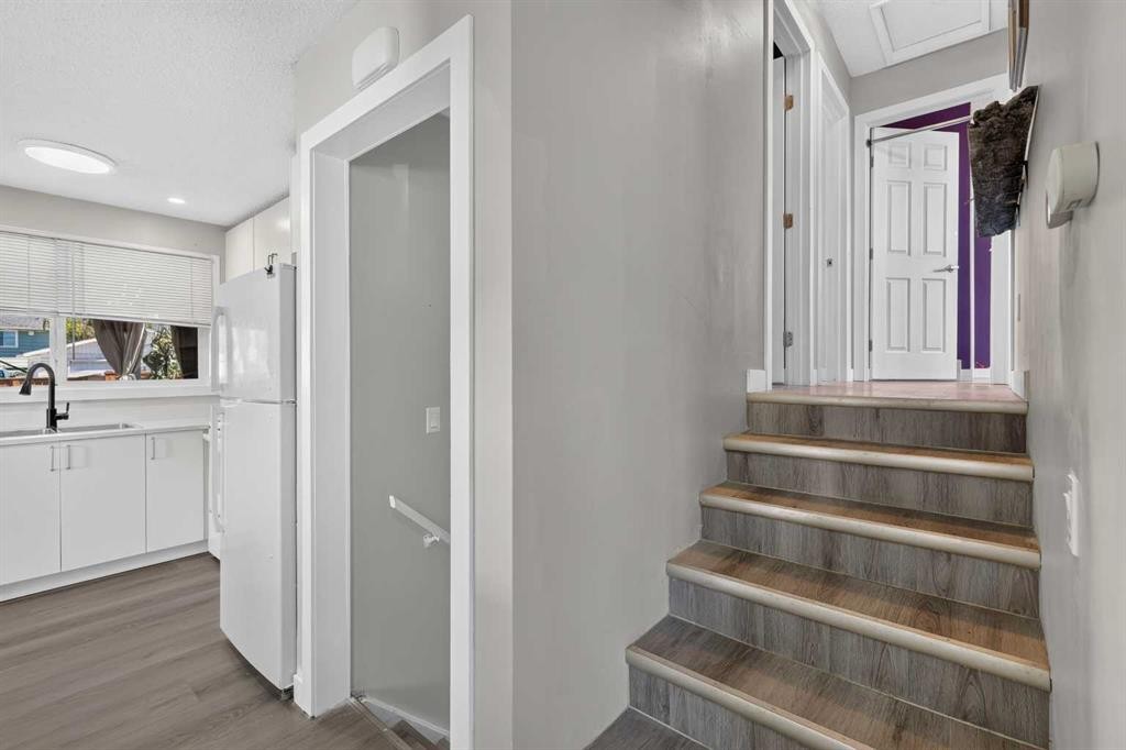 24 Penworth Crescent Se, Calgary, AB - Indoor Photo Showing Other Room