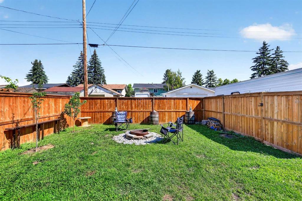 24 Penworth Crescent Se, Calgary, AB - Outdoor With Deck Patio Veranda