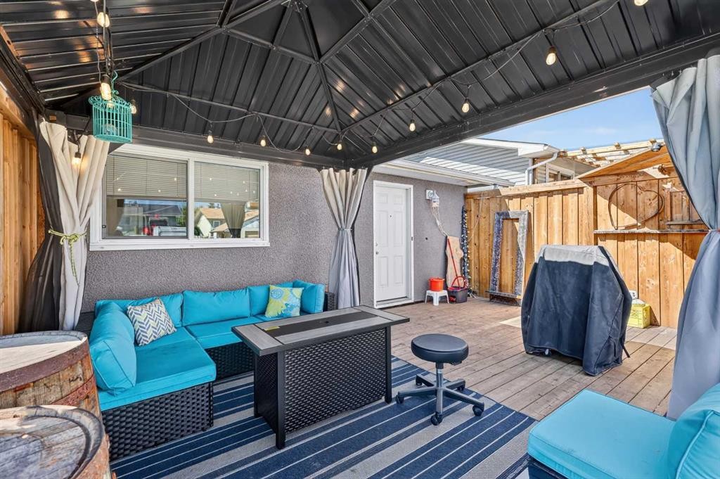 24 Penworth Crescent Se, Calgary, AB - Outdoor With Deck Patio Veranda With Exterior