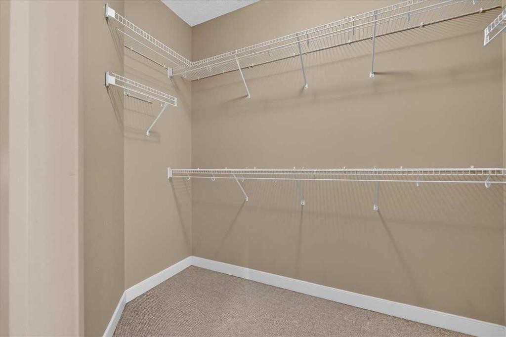 537-10 Discovery Ridge Close Sw, Calgary, AB - Indoor With Storage