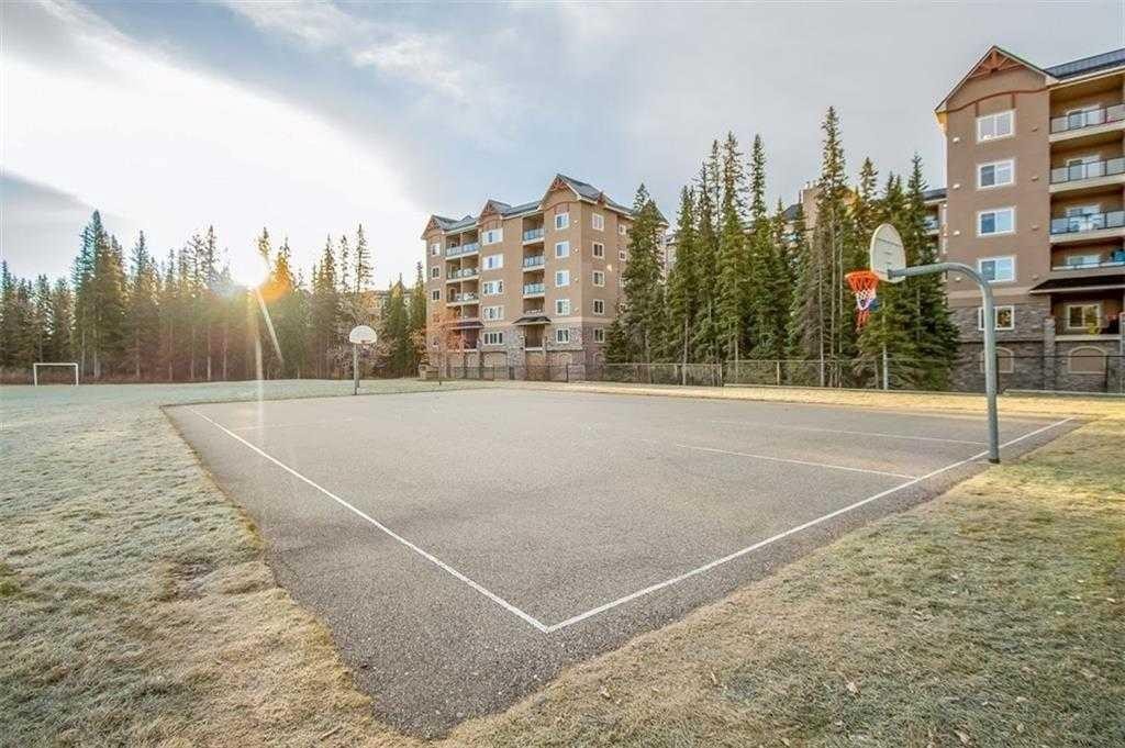 537-10 Discovery Ridge Close Sw, Calgary, AB - Outdoor