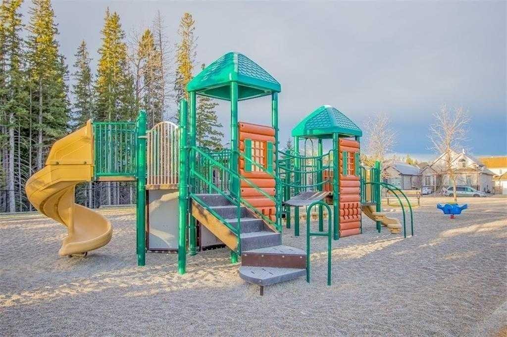 537-10 Discovery Ridge Close Sw, Calgary, AB - Outdoor