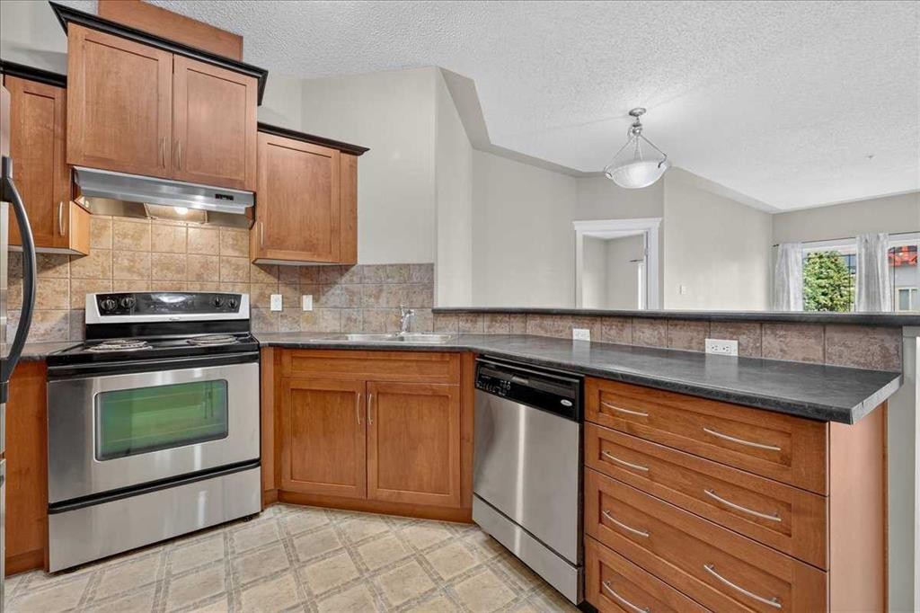 537-10 Discovery Ridge Close Sw, Calgary, AB - Indoor Photo Showing Kitchen With Double Sink