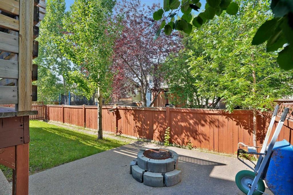 62 West Mitford Crescent, Cochrane, AB - Outdoor With Backyard