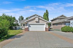 62 West Mitford Crescent Cochrane, AB T4C 1L2