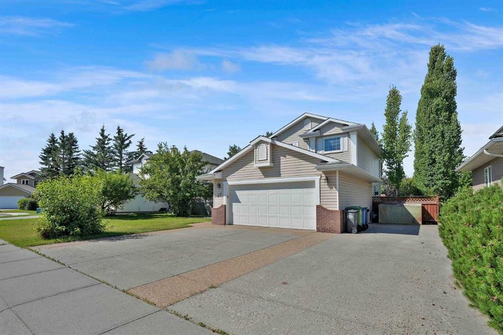62 West Mitford Crescent, Cochrane, AB - Outdoor