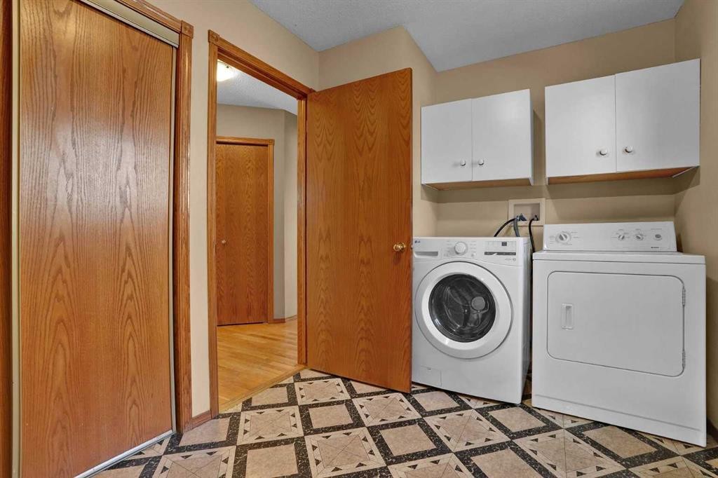 62 West Mitford Crescent, Cochrane, AB - Indoor Photo Showing Laundry Room