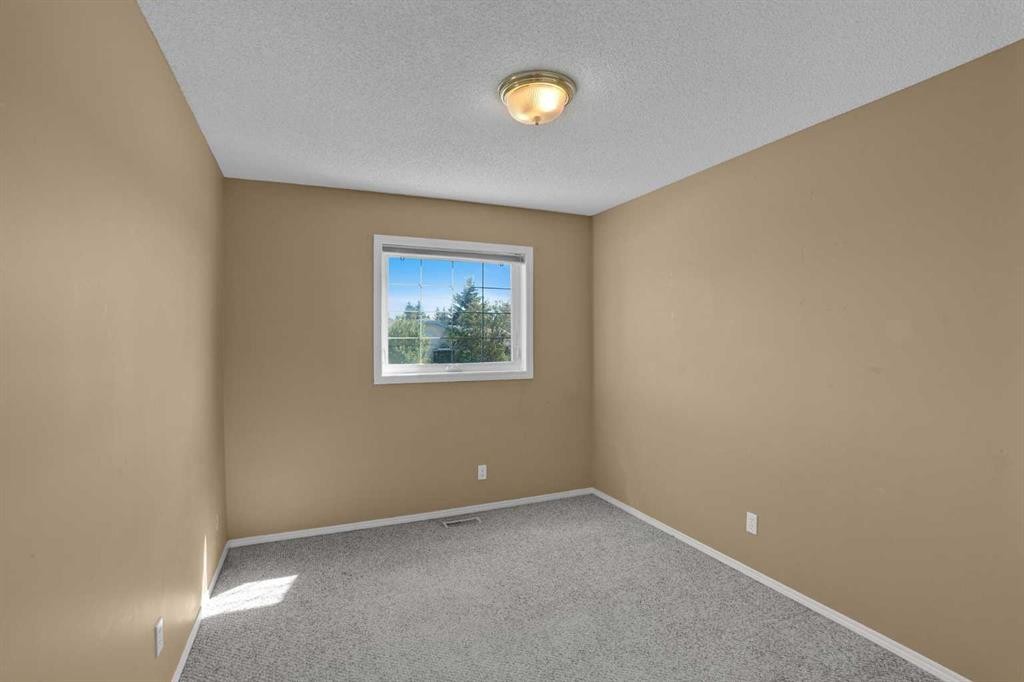 62 West Mitford Crescent, Cochrane, AB - Indoor Photo Showing Other Room