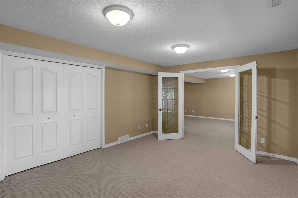 62 West Mitford Crescent, Cochrane, AB - Indoor Photo Showing Other Room