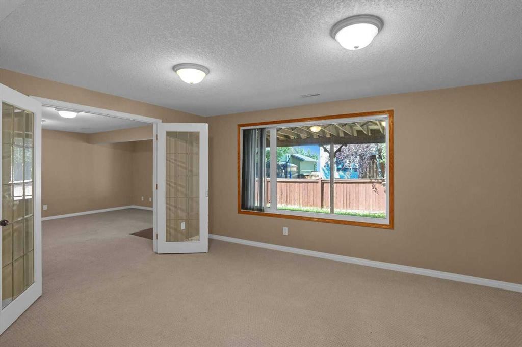 62 West Mitford Crescent, Cochrane, AB - Indoor Photo Showing Other Room