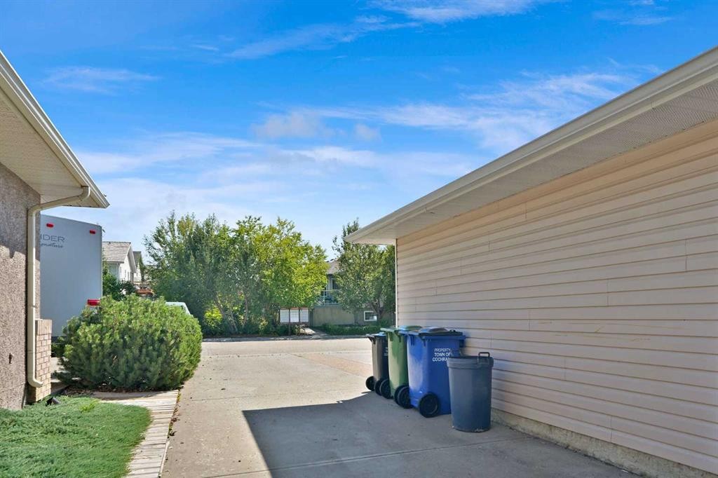 62 West Mitford Crescent, Cochrane, AB - Outdoor With Exterior