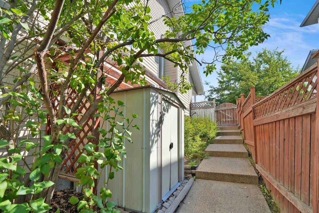 62 West Mitford Crescent, Cochrane, AB - Outdoor With Exterior