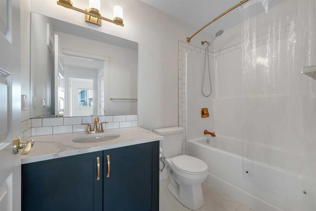 250 Carrington Gate Nw, Calgary, AB - Indoor Photo Showing Bathroom