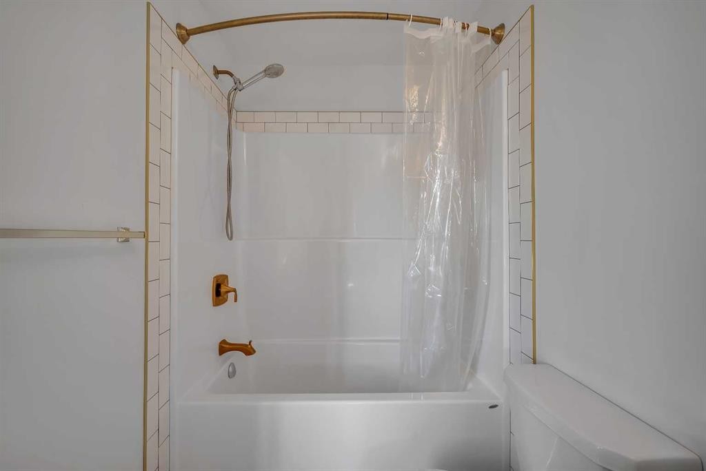 250 Carrington Gate Nw, Calgary, AB - Indoor Photo Showing Bathroom