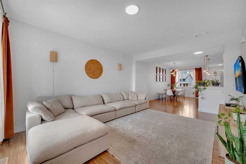 250 Carrington Gate Nw, Calgary, AB - Indoor Photo Showing Living Room